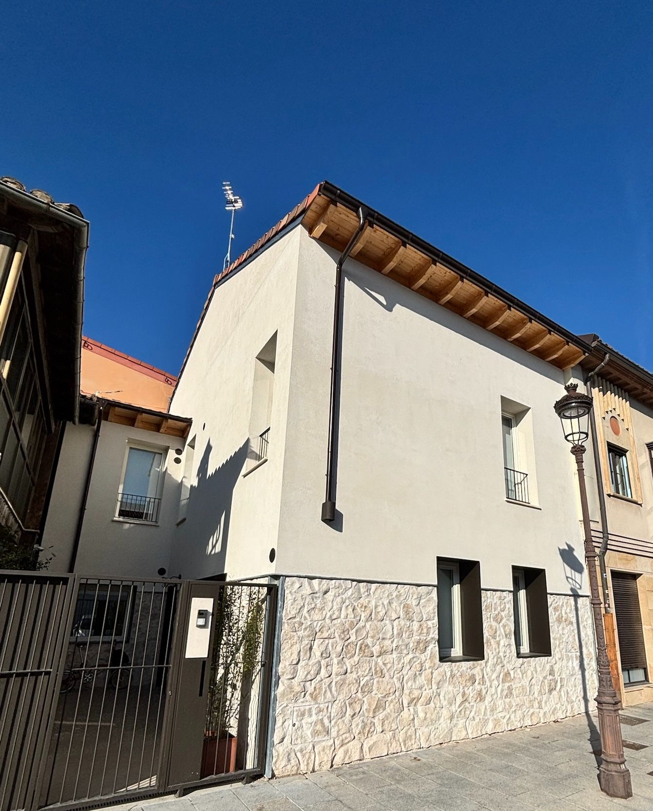 El Santo Hostel — Albergue completo en alquiler exclusivo en Burgos